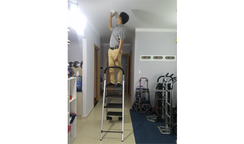 Xe đẩy hàng kết hợp thang xếp