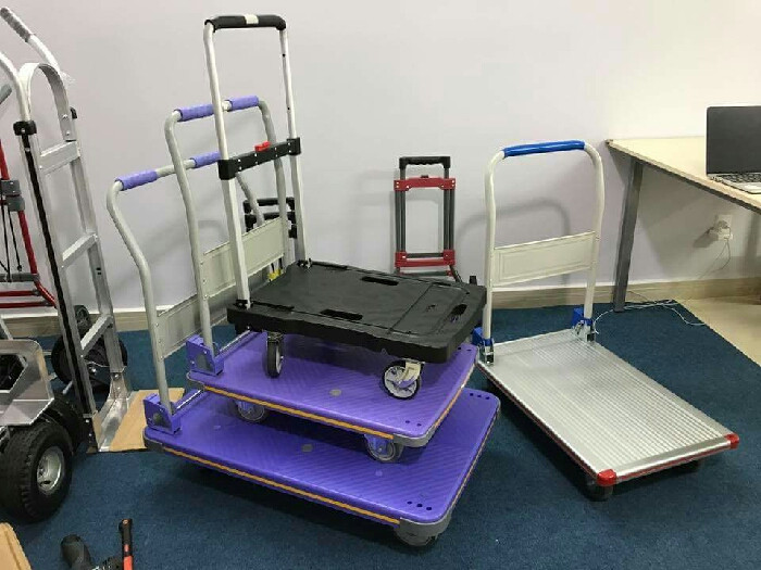 xe đẩy hàng 4 bánh