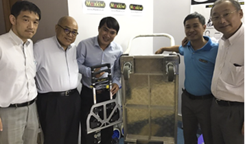 Xe đẩy hàng sàn nhôm được nhiều khách hàng ưa chuộng